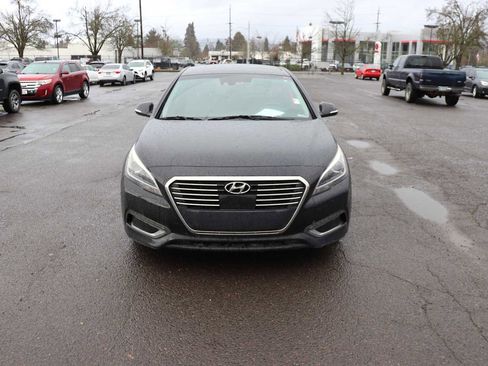 Used 2017 Hyundai Sonata Limited w/ Ultimate Package 02 image 2