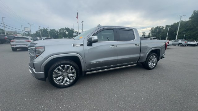 Used 2025 GMC Sierra 1500 Denali w/ Denali Reserve Package AWD/4WD image 4