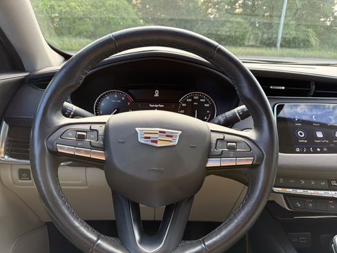 Used 2021 Cadillac XT4 Premium Luxury AWD/4WD image 14
