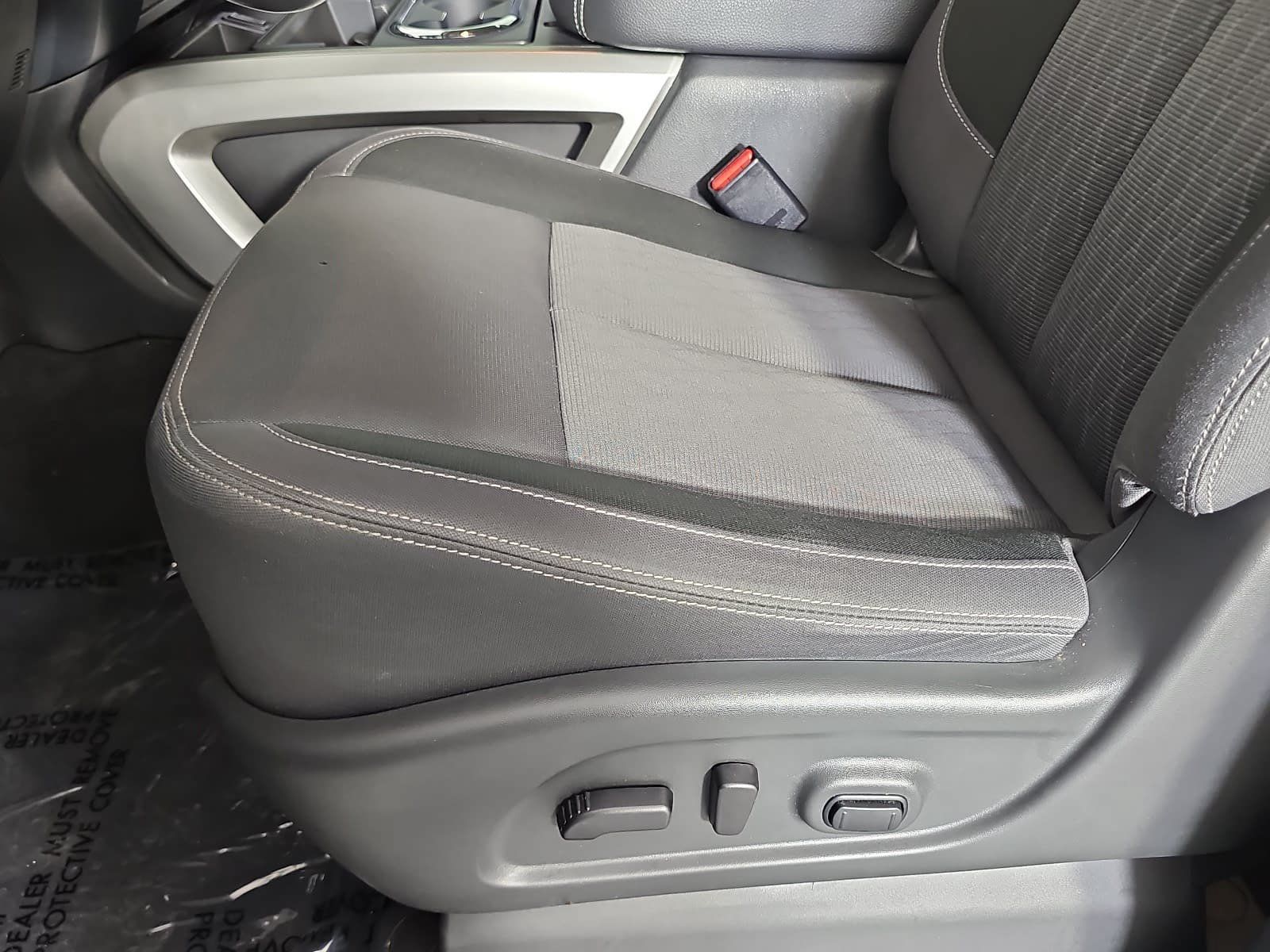 Used 2023 Nissan Titan SV w/ SV Convenience Package RWD image 27