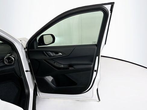 Used 2025 Chevrolet Equinox LT image 31