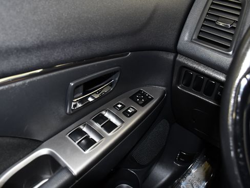 Used 2019 Mitsubishi Outlander Sport SE AWD/4WD image 33