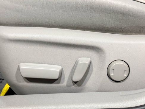 Used 2017 Toyota Camry XLE image 29