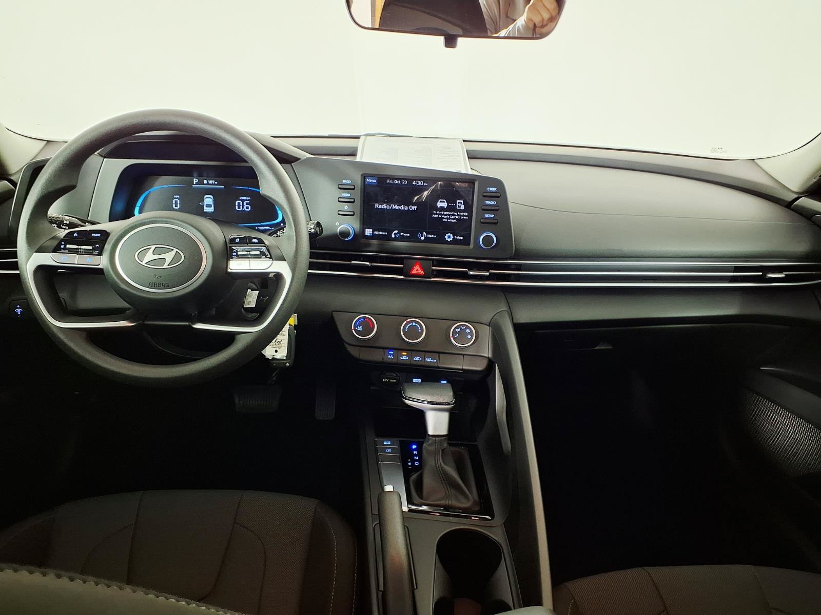 Certified 2026 Hyundai Elantra SE FWD image 14
