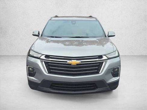 Used 2023 Chevrolet Traverse LT image 2
