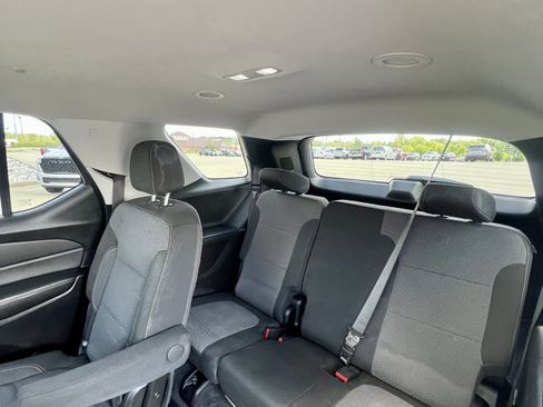 Used 2019 Chevrolet Traverse LT FWD image 17