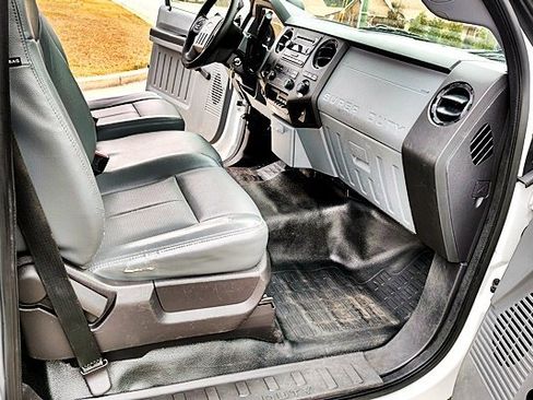 Used 2016 Ford F550 2WD Regular Cab Super Duty image 14