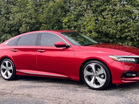 Used 2018 Honda Accord Touring image 10
