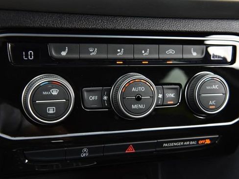 Used 2023 Volkswagen Atlas Cross Sport SE w/ Panoramic Sunroof Package AWD/4WD image 15