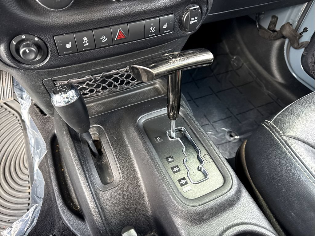 Used 2014 Jeep Wrangler Unlimited Sahara w/ Dual Top Group AWD/4WD image 20