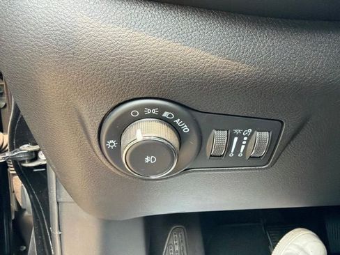 Used 2023 Jeep Compass Latitude AWD/4WD image 16
