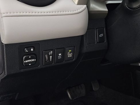 Used 2013 Toyota RAV4 Limited FWD image 20
