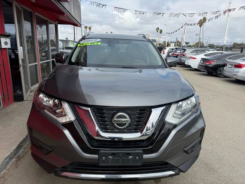 Used 2019 Nissan Rogue SV w/ Premium Package FWD image 5