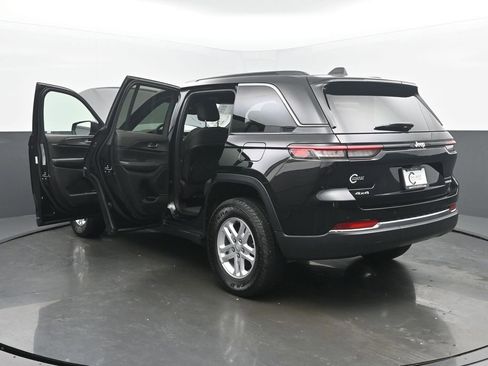 Used 2024 Jeep Grand Cherokee Laredo AWD/4WD image 56