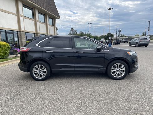 Used 2022 Ford Edge Titanium AWD/4WD image 3