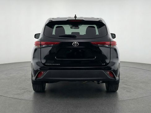 Used 2025 Toyota Highlander LE image 7