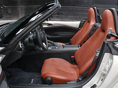 Used 2022 MAZDA MX-5 Miata Grand Touring w/ Weather Package RWD image 39