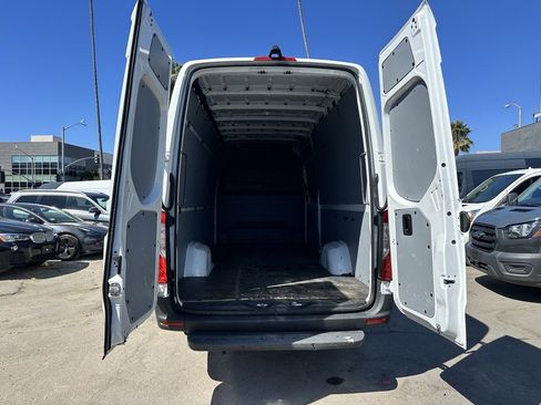 Used 2023 Mercedes-Benz Sprinter 2500 image 7