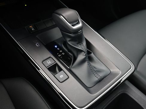 Used 2026 Toyota Corolla Cross XLE FWD image 22