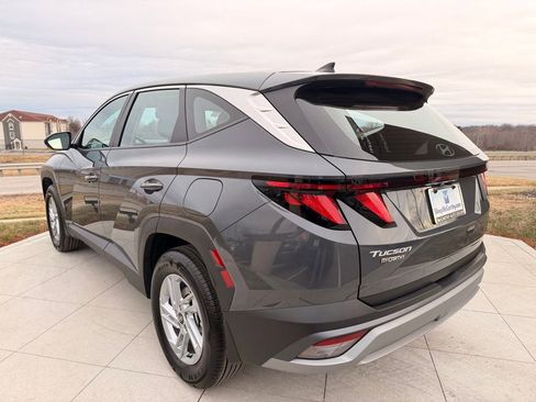 Used 2025 Hyundai Tucson SE AWD/4WD image 3