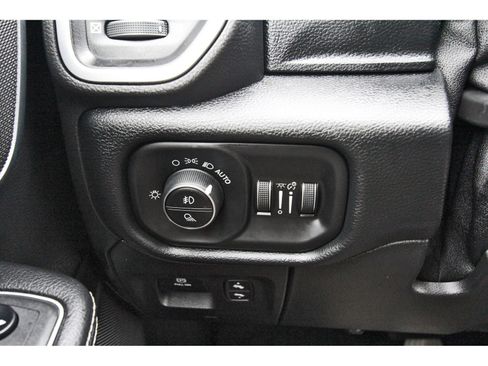 Used 2021 RAM 1500 Laramie AWD/4WD image 19