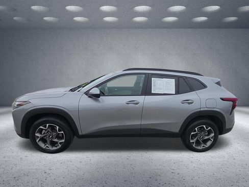 Used 2026 Chevrolet Trax LT w/ Driver Confidence Package FWD image 4