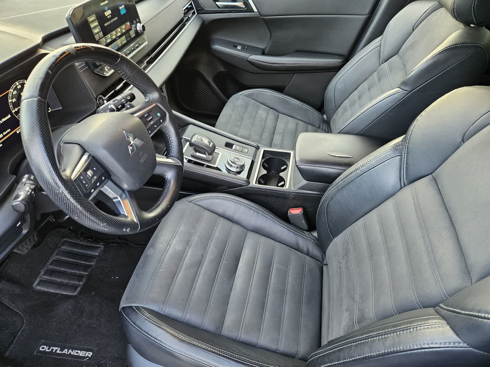 Used 2022 Mitsubishi Outlander SE FWD image 2