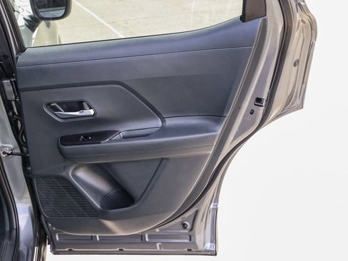 Used 2025 Nissan Kicks SV FWD image 19