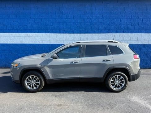 Used 2020 Jeep Cherokee Latitude Plus w/ Cold Weather Group AWD/4WD image 16