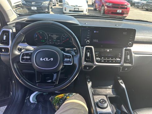 Used 2022 Kia Sorento S image 12