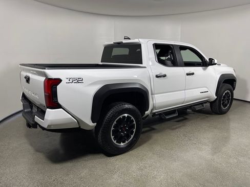 Certified 2025 Toyota Tacoma TRD Off-Road AWD/4WD image 3