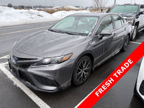 Used 2023 Toyota Camry SE image 1