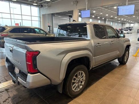 Used 2024 Toyota Tacoma Limited w/ Limited Package (LT) AWD/4WD image 3