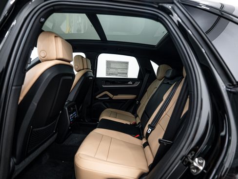 Certified 2026 Porsche Cayenne image 15