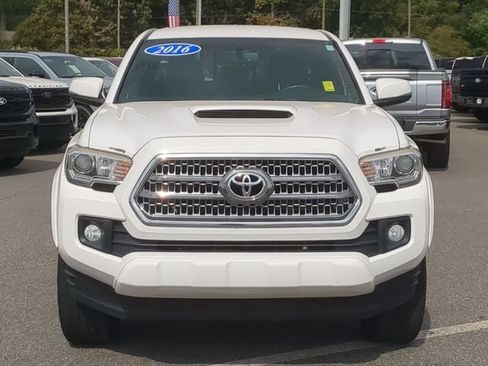 Used 2016 Toyota Tacoma TRD Sport w/ Towing Package RWD image 8