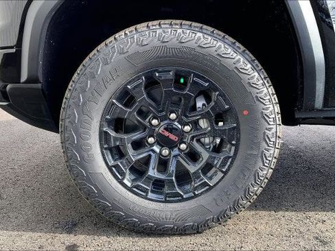 New 2026 GMC Canyon Elevation w/ Convenience Package image 6