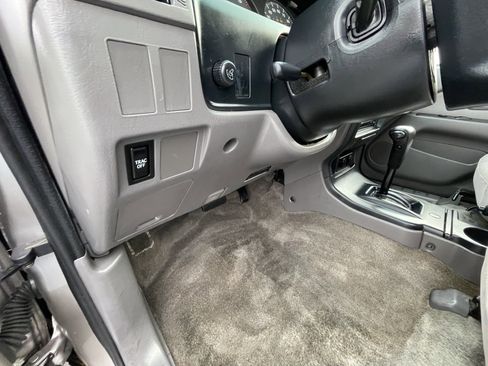 Used 2001 Toyota 4Runner SR5 RWD image 14