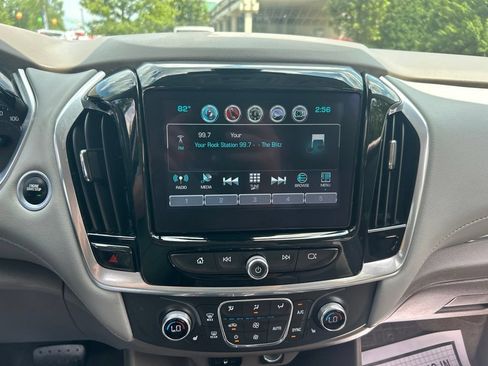 Used 2019 Chevrolet Traverse LT w/ LT Premium Package FWD image 19