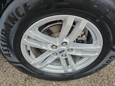 Used 2022 Ford Explorer XLT w/ Equipment Group 202A image 34