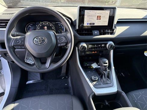 Used 2025 Toyota RAV4 XLE image 17