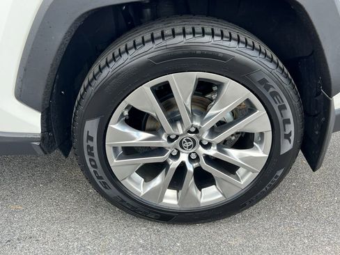 Used 2019 Toyota RAV4 XLE Premium w/ Cold Weather Package AWD/4WD image 16
