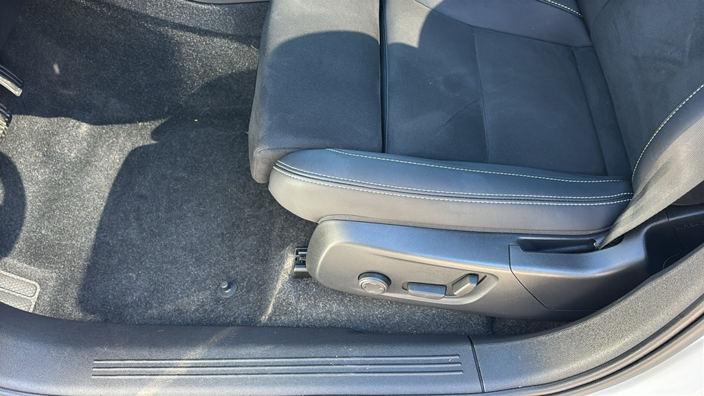 Certified 2023 Volvo C40 P8 Recharge Plus w/ Climate Package AWD/4WD image 25