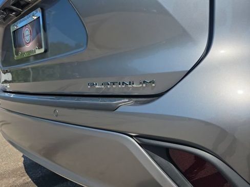 Used 2025 Toyota Highlander Platinum AWD/4WD image 28