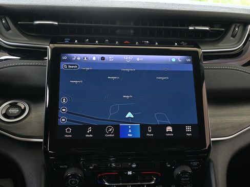 Used 2023 Jeep Grand Cherokee 4WD 4xe image 27