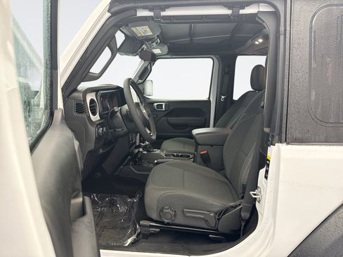 Used 2025 Jeep Wrangler Sport AWD/4WD image 10