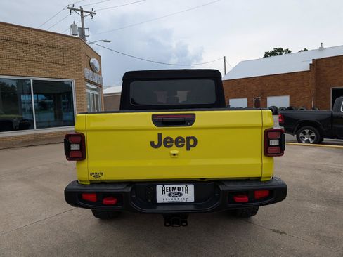 Used 2024 Jeep Gladiator Rubicon w/ Technology Group AWD/4WD image 7