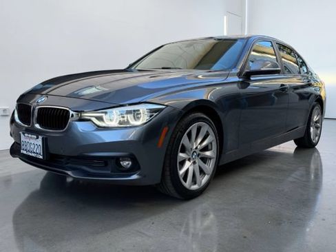 Used 2018 BMW 320i Sedan RWD image 1