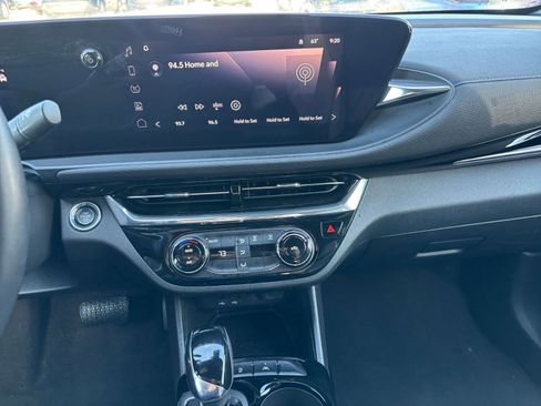 Used 2025 Buick Envista Sport Touring image 17