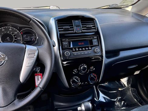 Used 2015 Nissan Versa Note SV w/ Sport Value Package FWD image 6