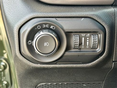 Used 2020 Jeep Wrangler Sport image 31